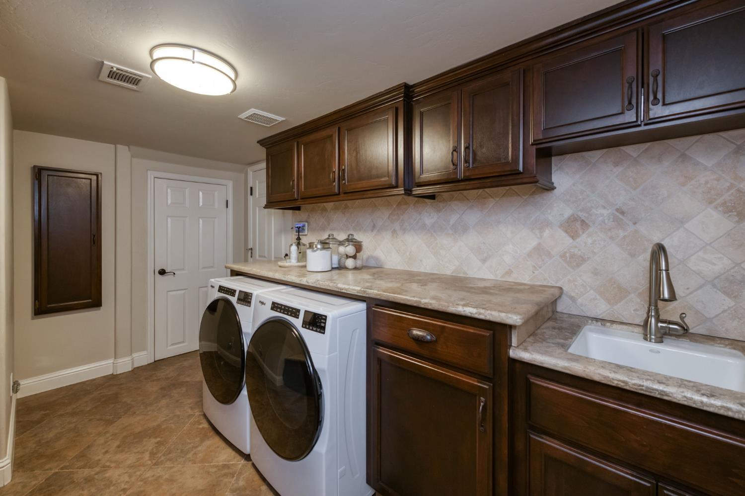 2176 E Niles Ave, Fresno, CA 93720