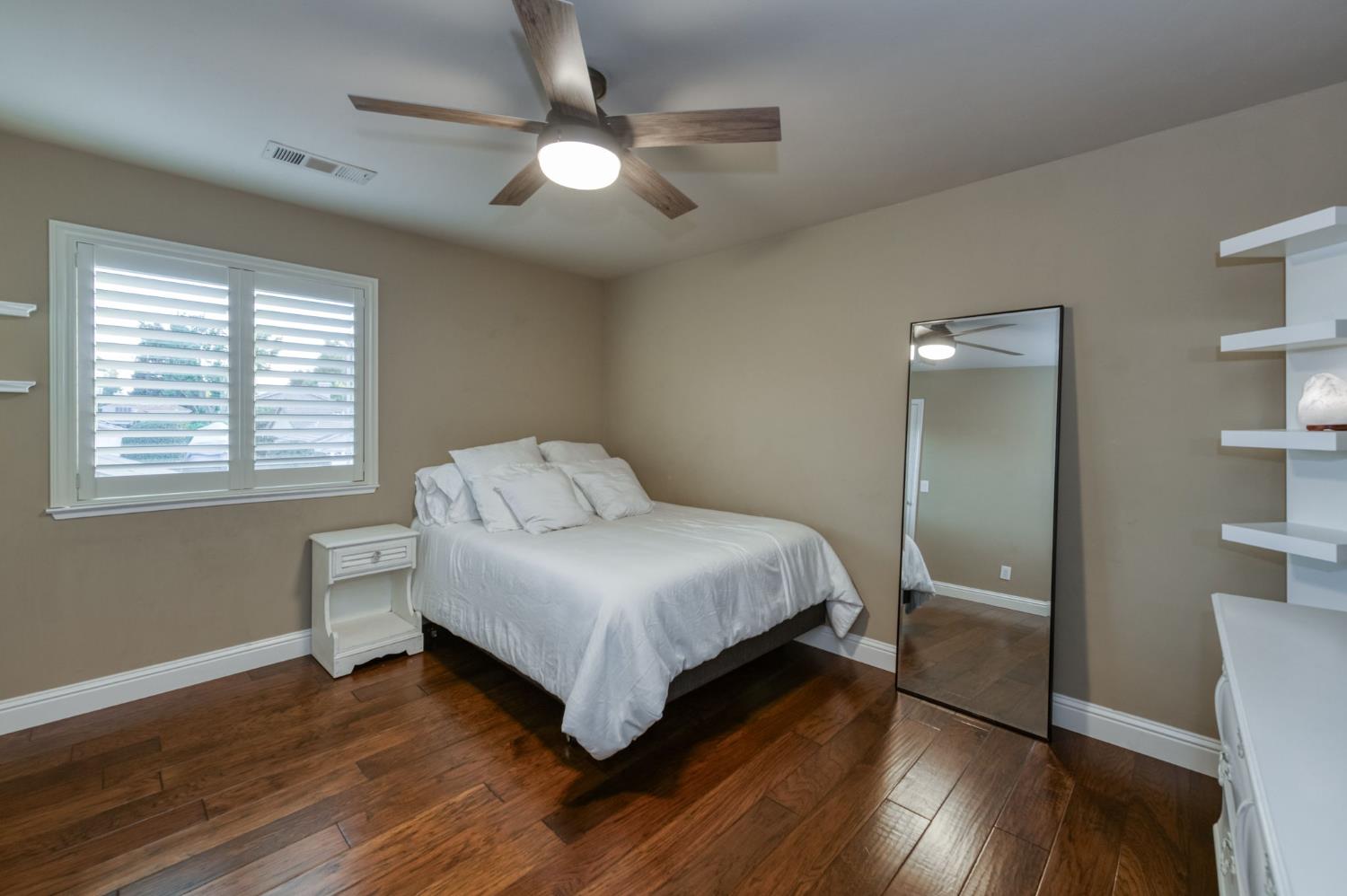 2176 E Niles Ave, Fresno, CA 93720