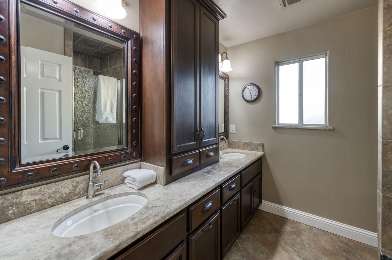 2176 E Niles Ave, Fresno, CA 93720