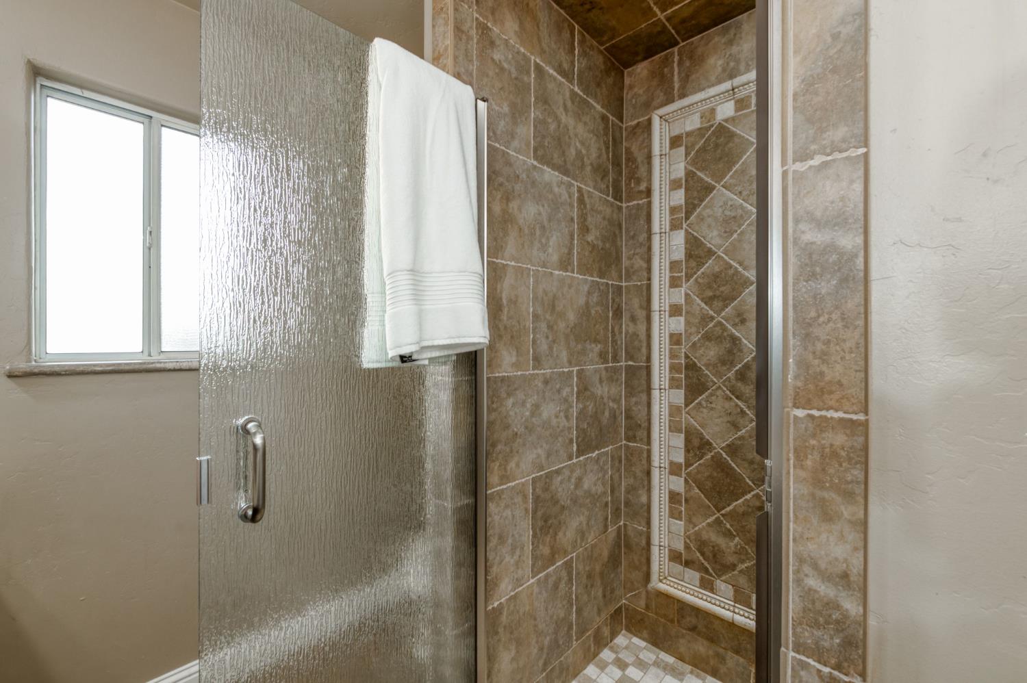 2176 E Niles Ave, Fresno, CA 93720