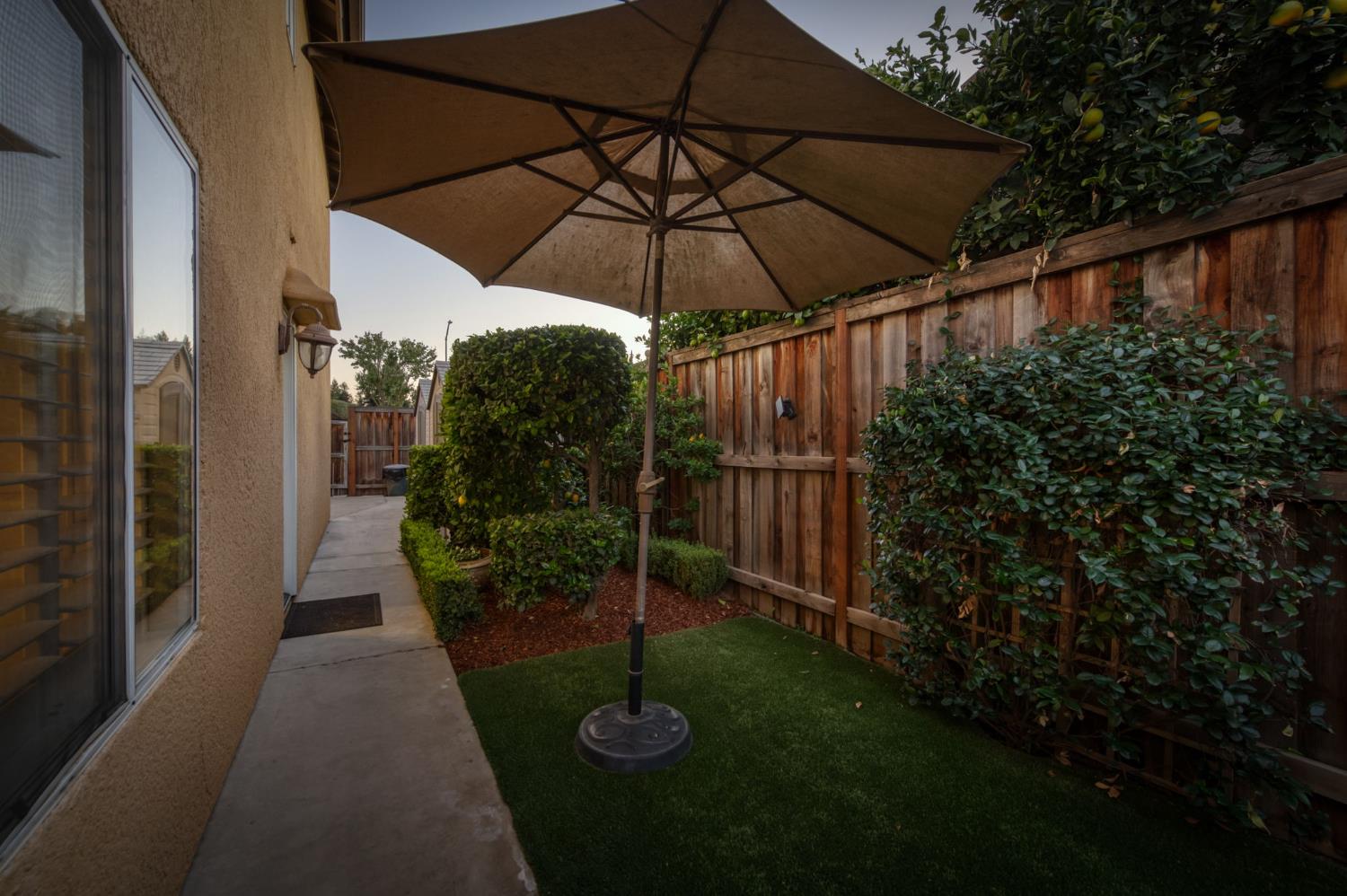 2176 E Niles Ave, Fresno, CA 93720