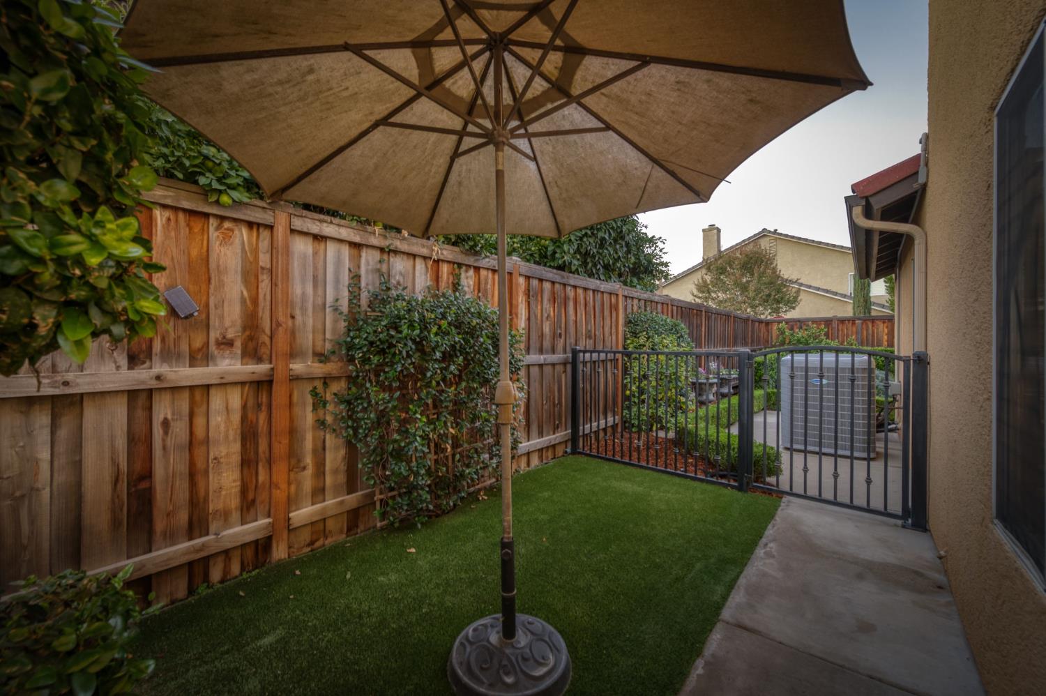 2176 E Niles Ave, Fresno, CA 93720