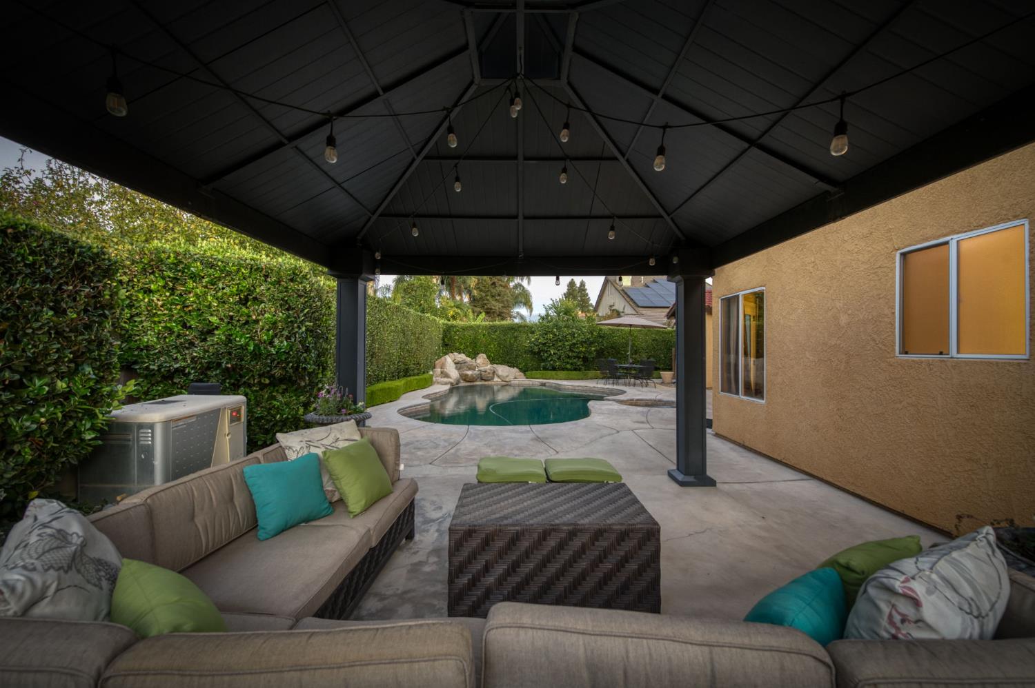 2176 E Niles Ave, Fresno, CA 93720