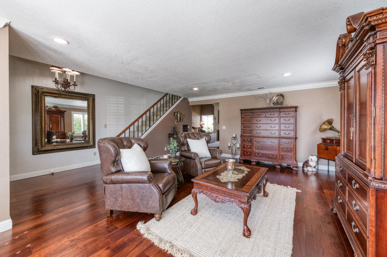 2051 Los Altos Ave, Clovis, CA 93611