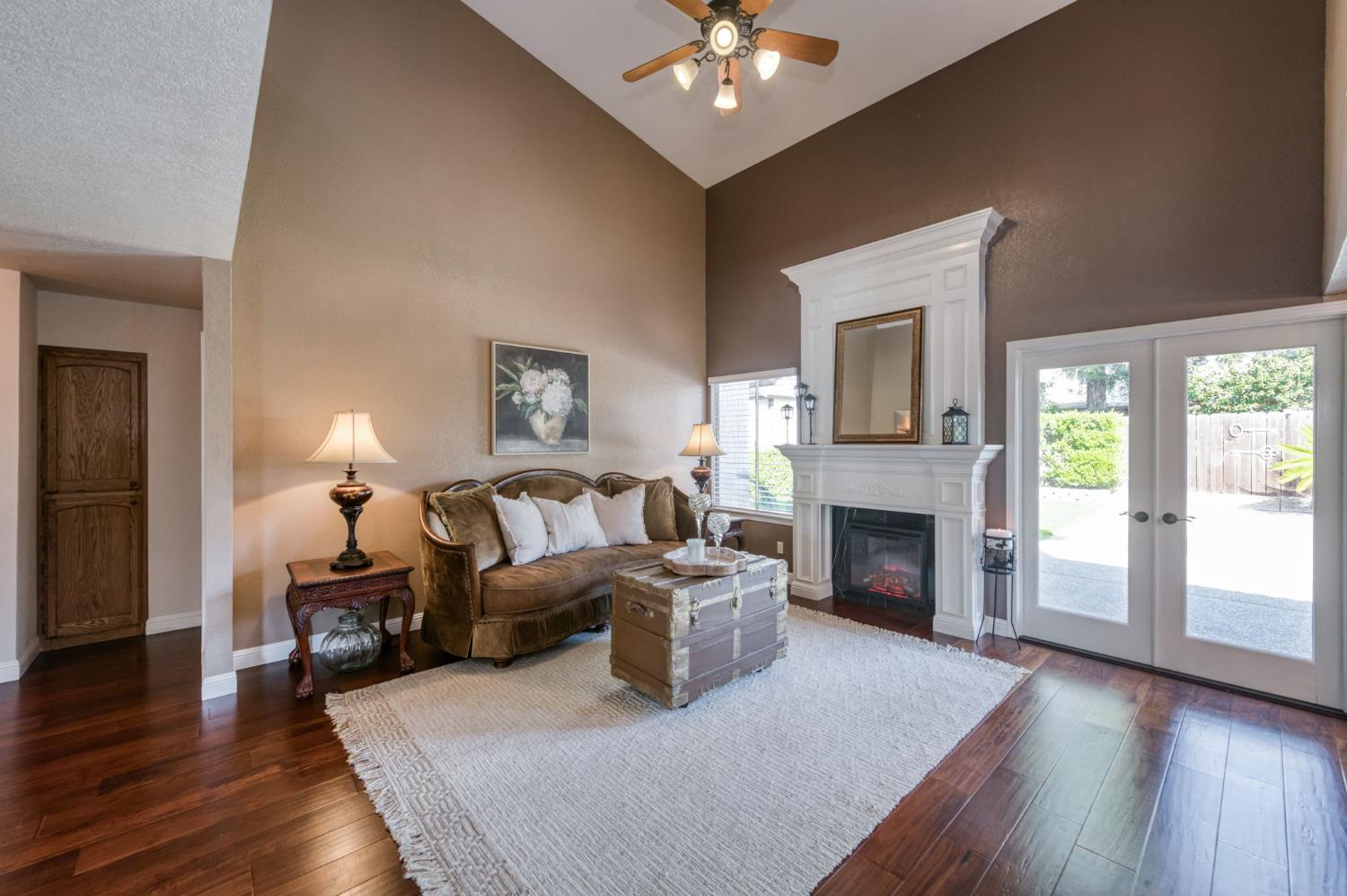 2051 Los Altos Ave, Clovis, CA 93611