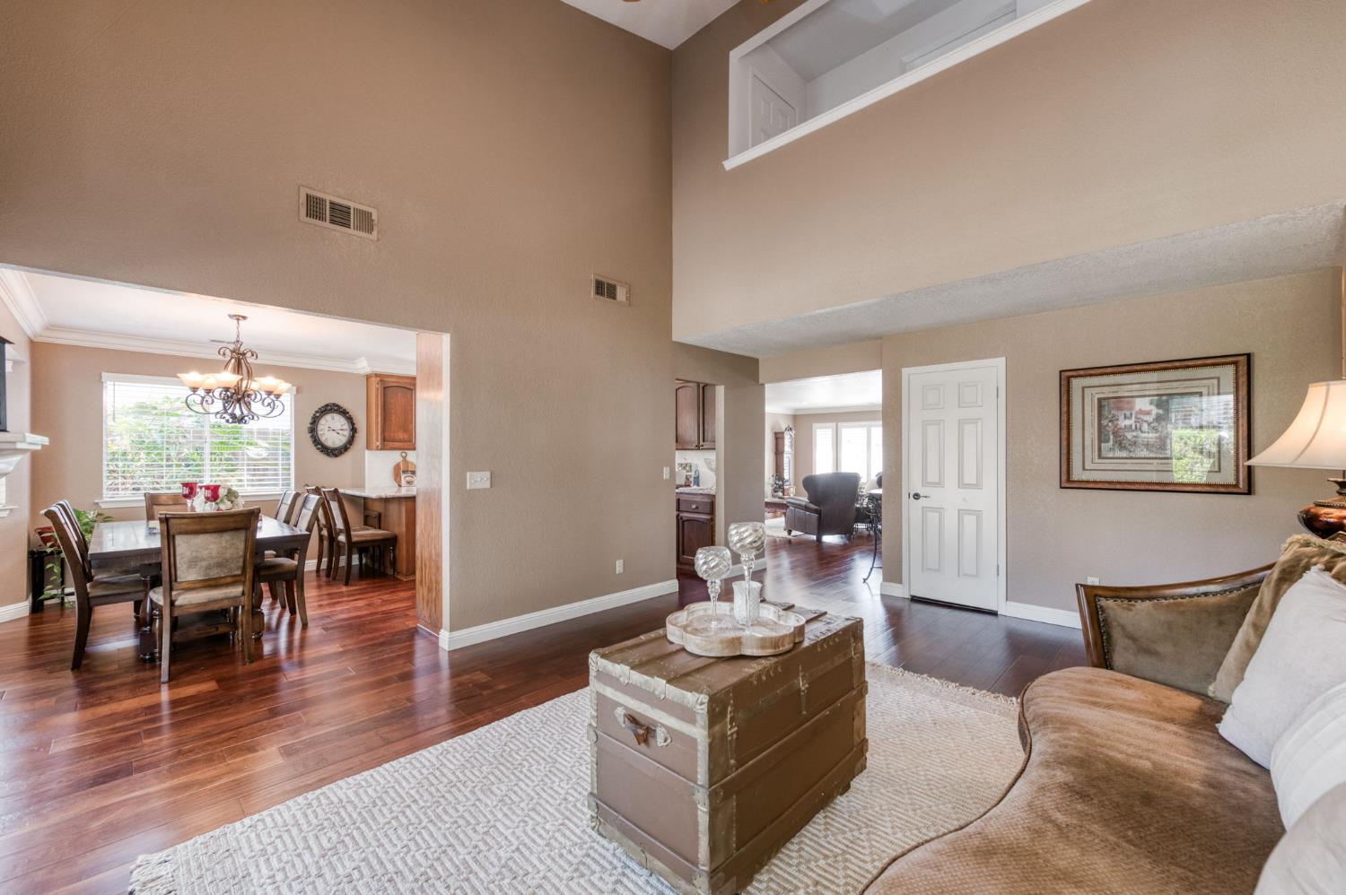 2051 Los Altos Ave, Clovis, CA 93611