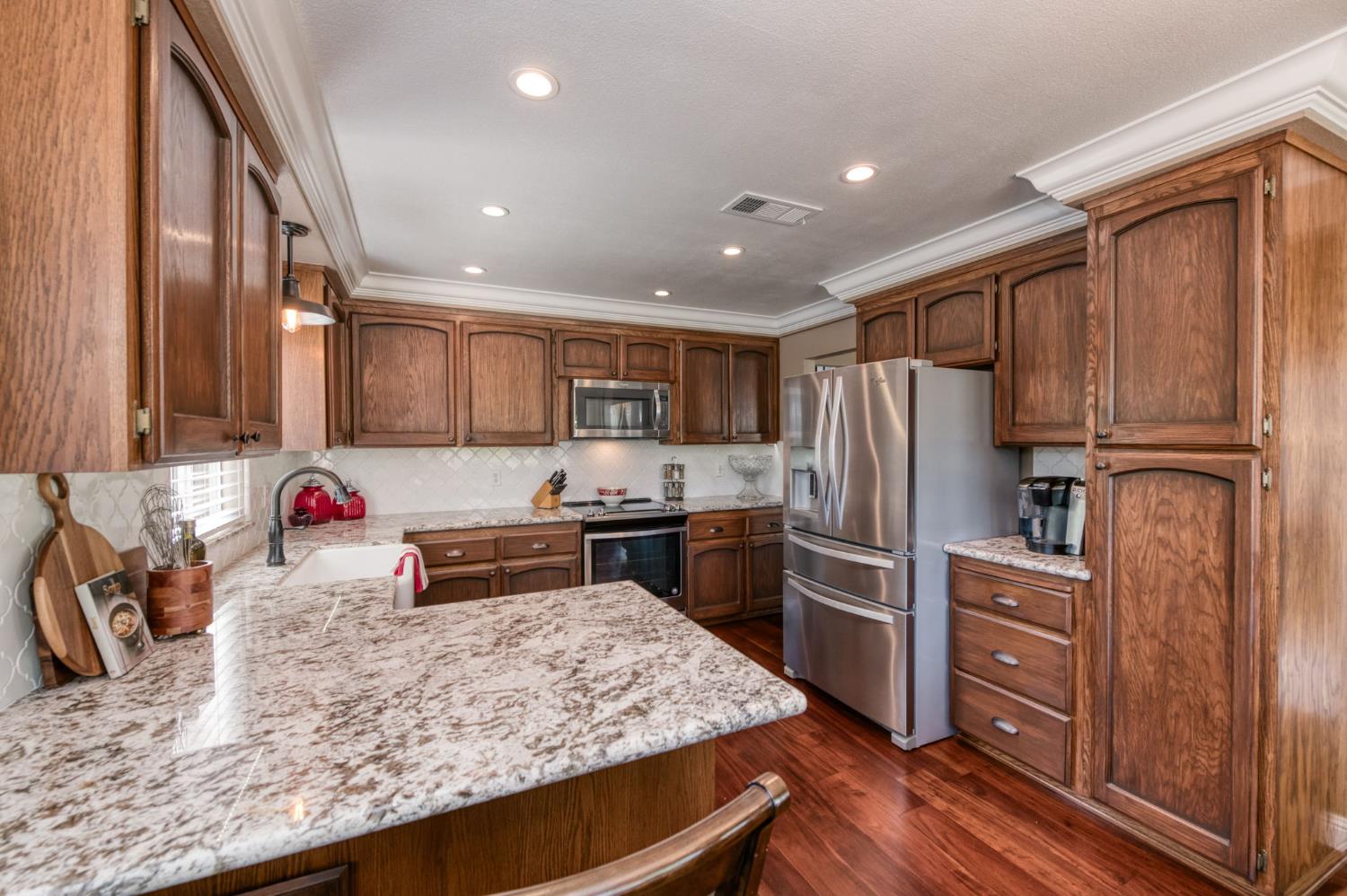 2051 Los Altos Ave, Clovis, CA 93611