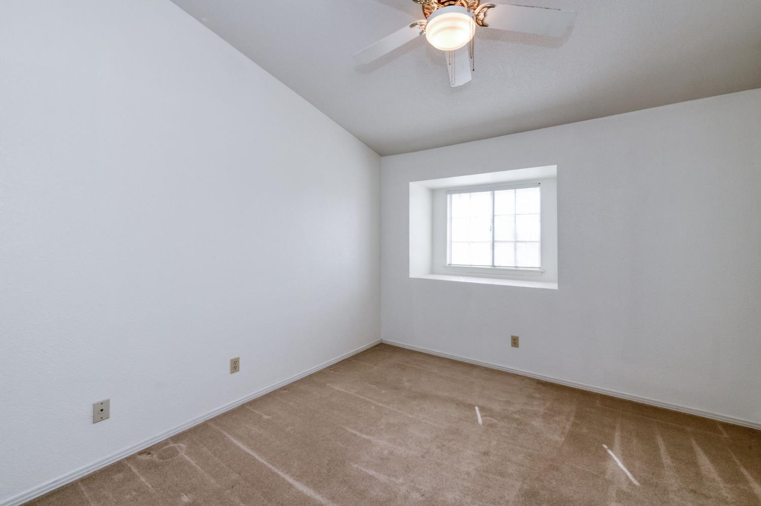 2051 Los Altos Ave, Clovis, CA 93611