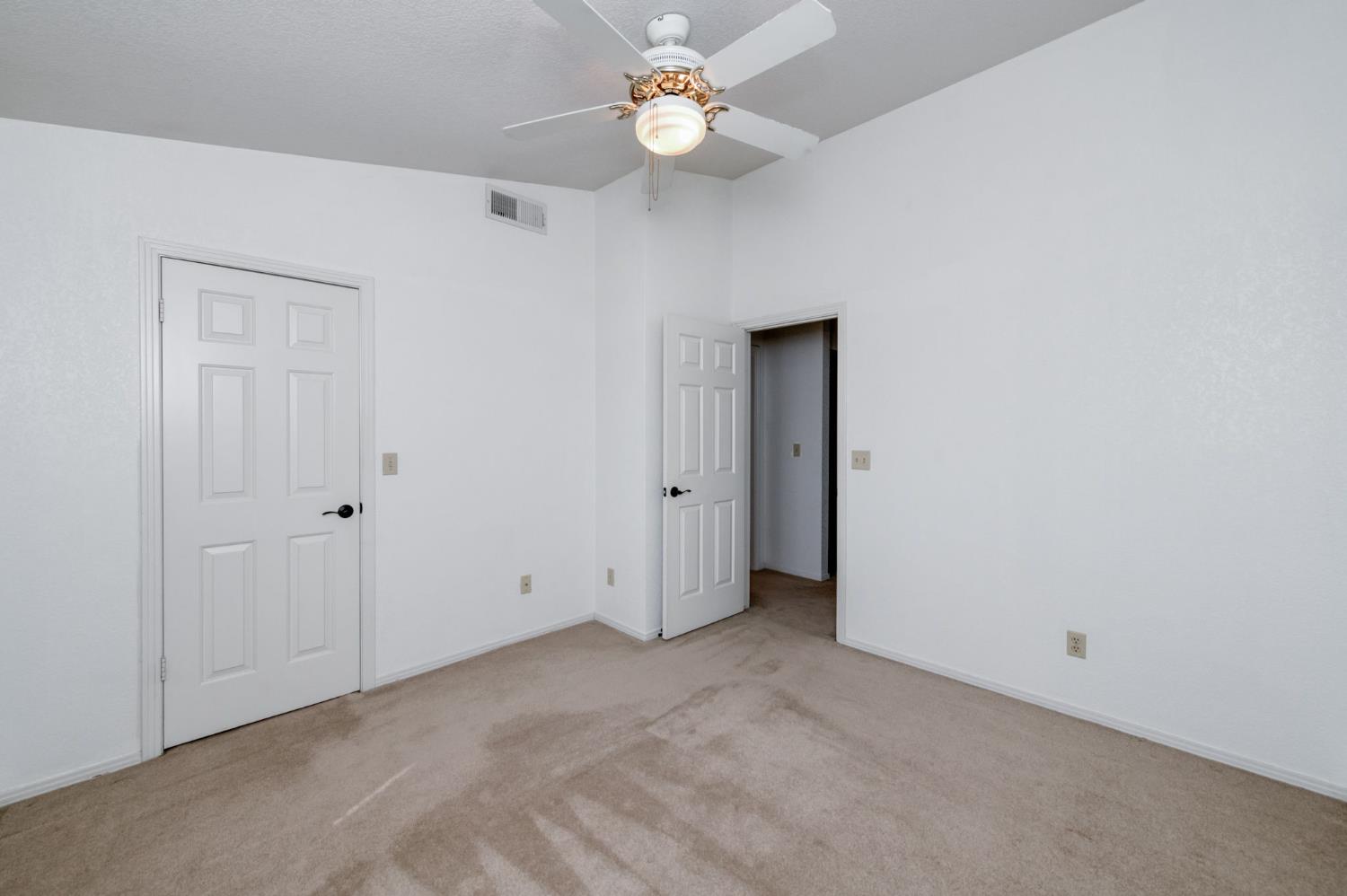 2051 Los Altos Ave, Clovis, CA 93611