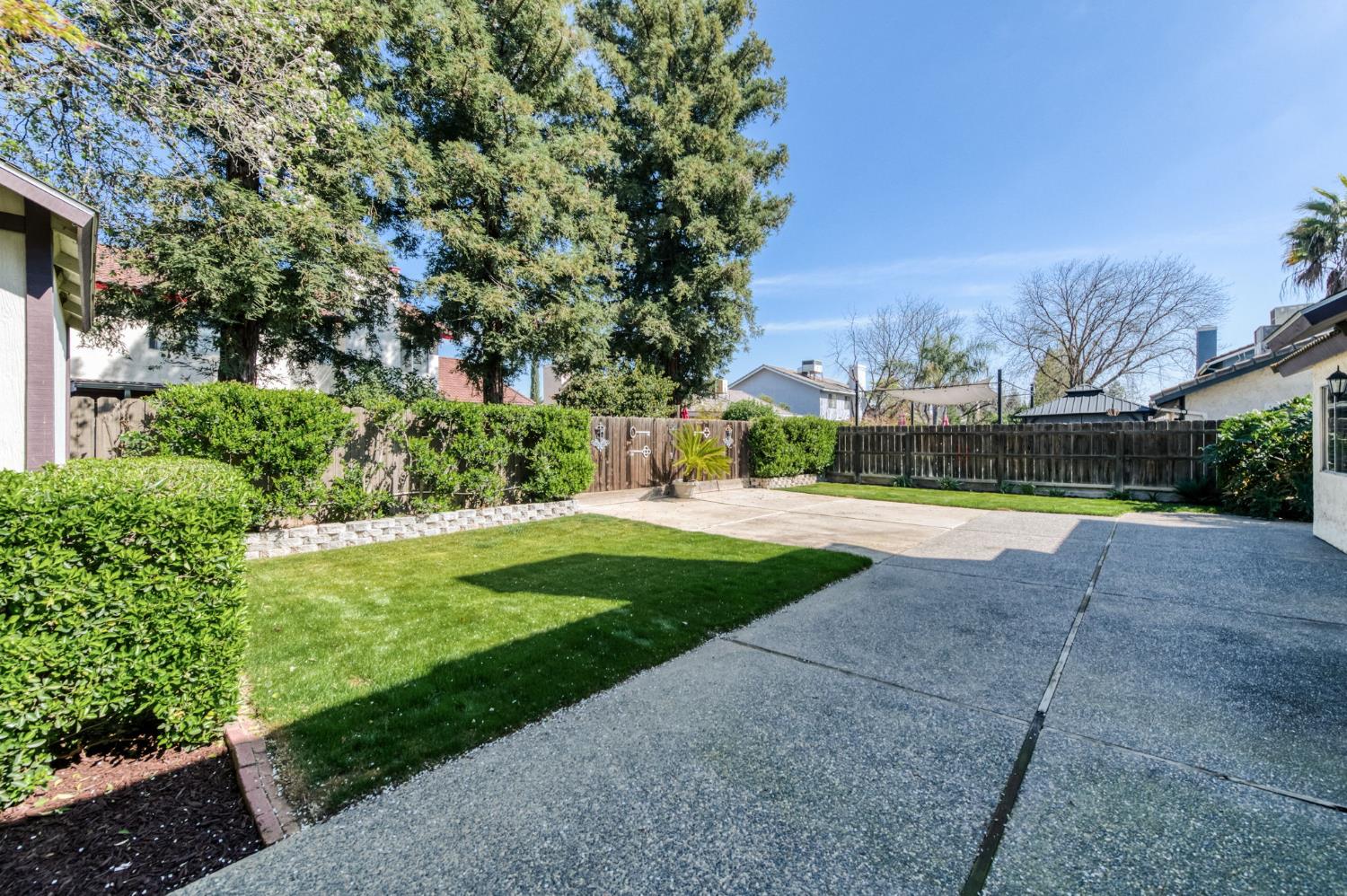 2051 Los Altos Ave, Clovis, CA 93611