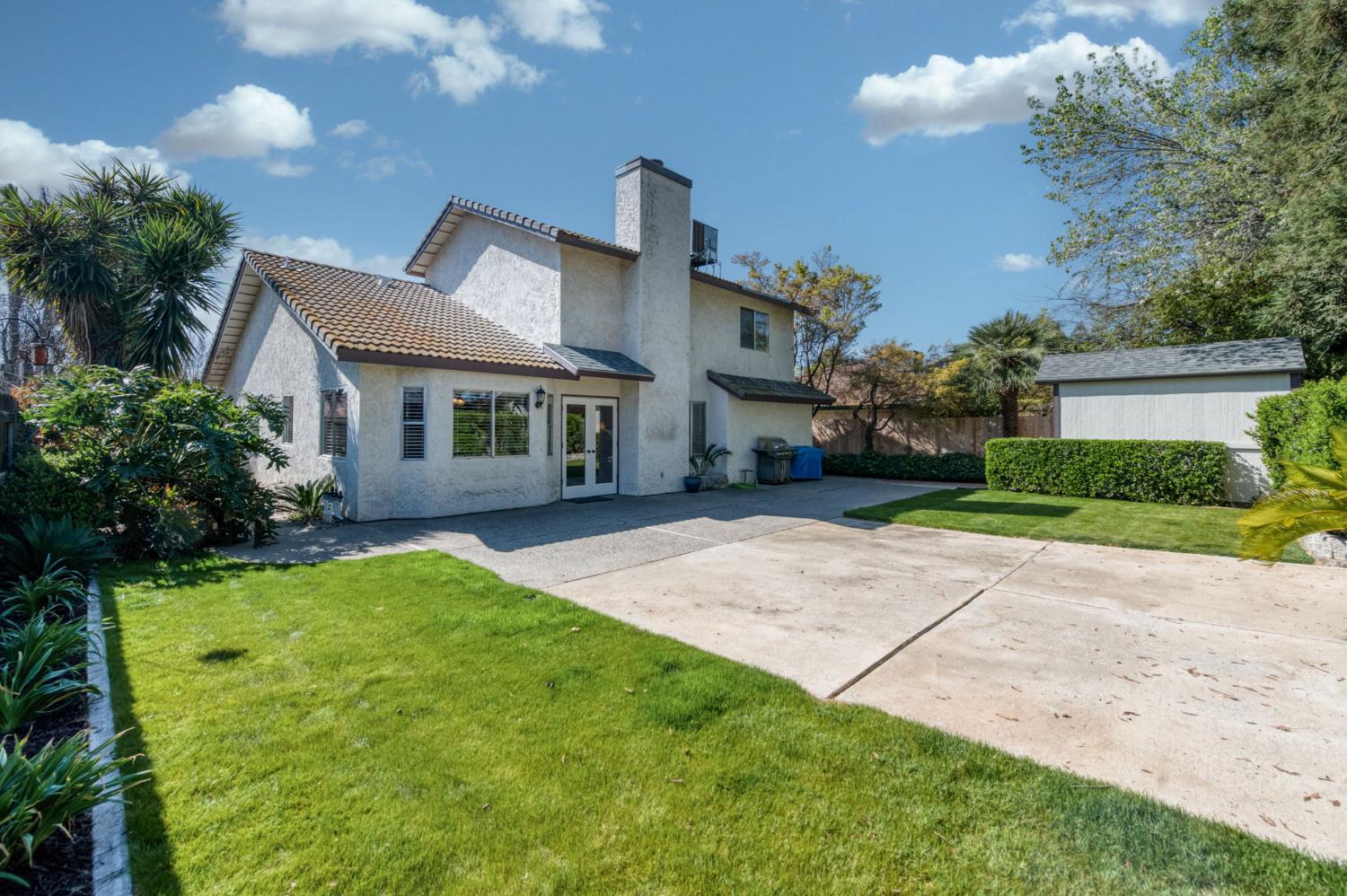 2051 Los Altos Ave, Clovis, CA 93611