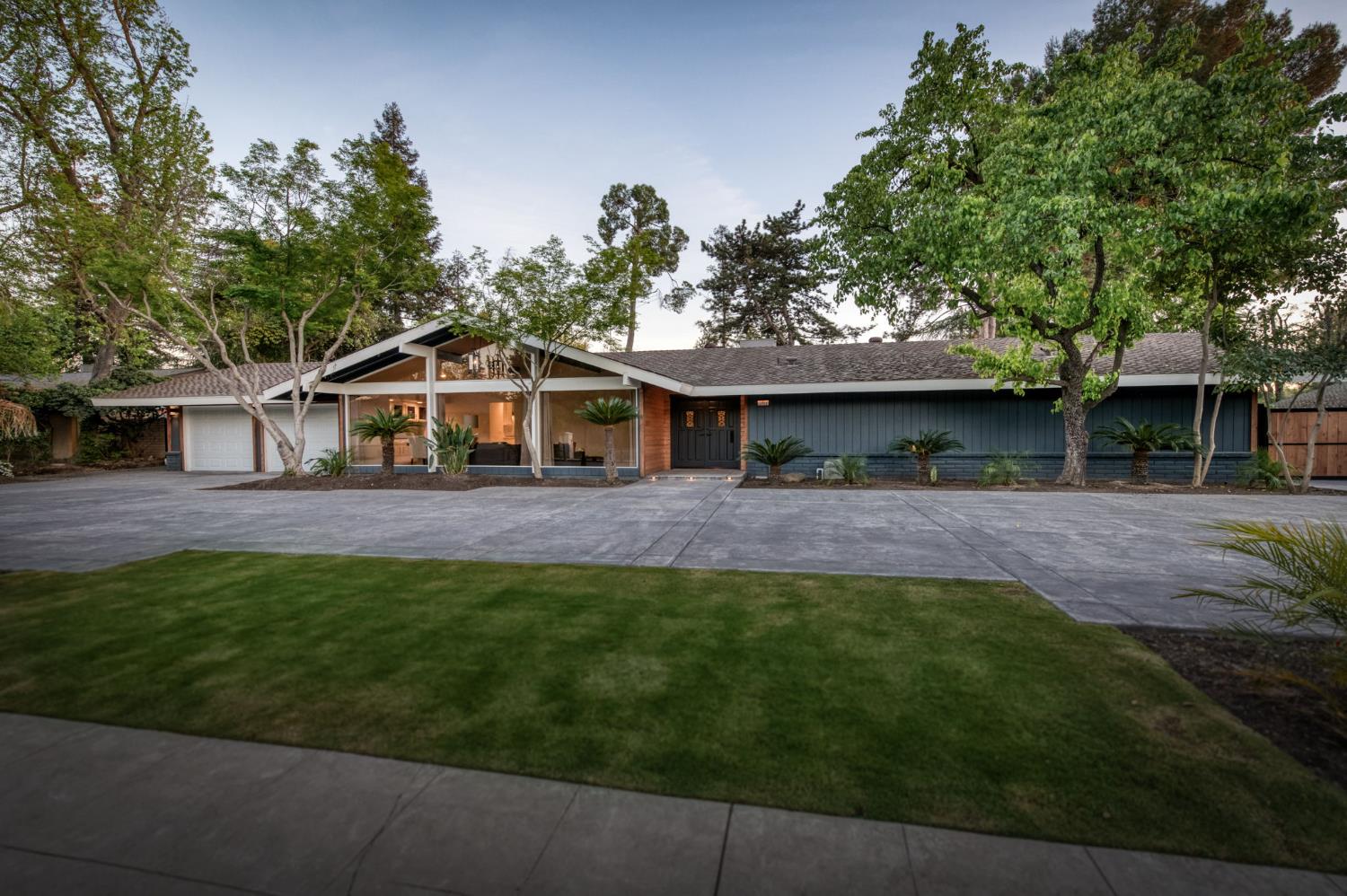 2511 W Barstow Ave, Fresno, CA 93711