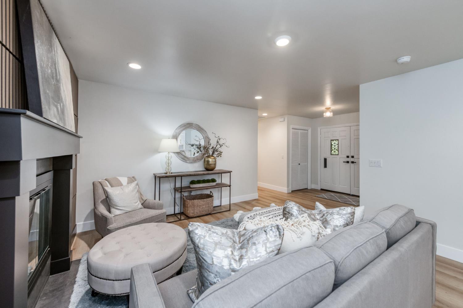 2511 W Barstow Ave, Fresno, CA 93711