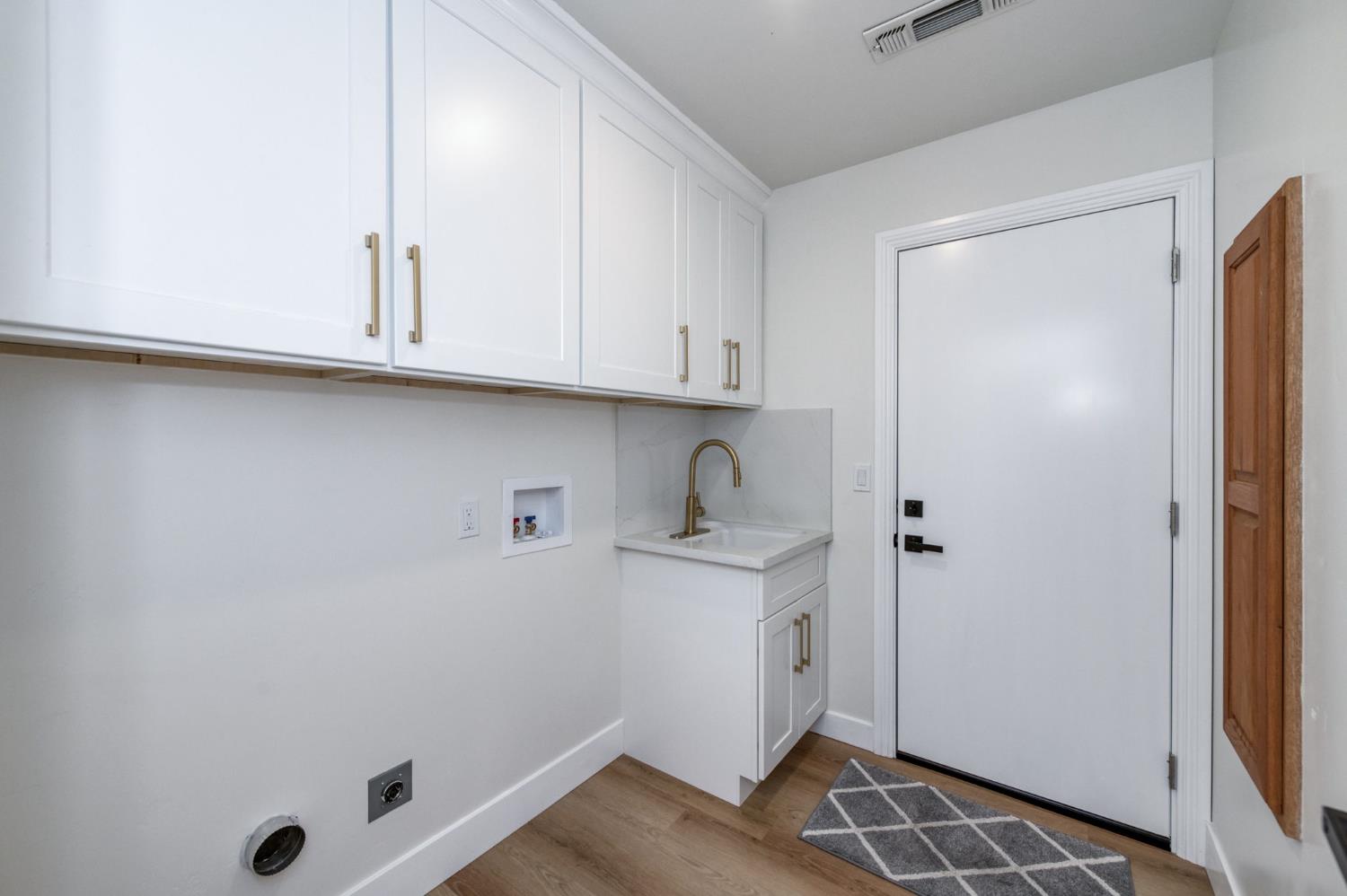 2511 W Barstow Ave, Fresno, CA 93711