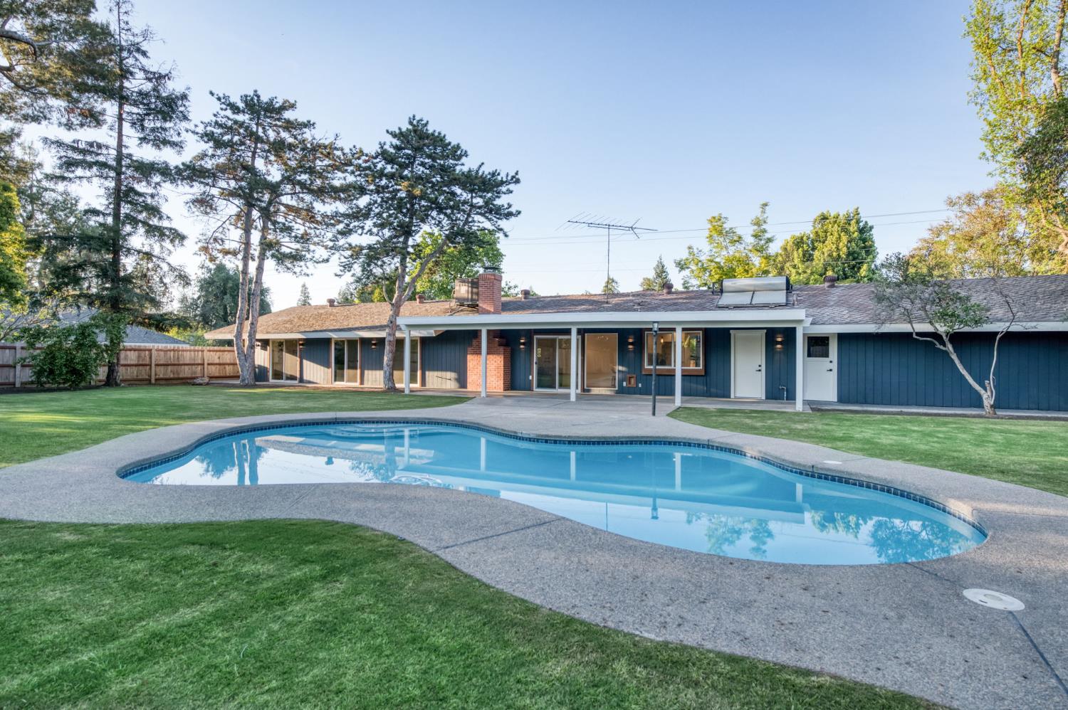 2511 W Barstow Ave, Fresno, CA 93711