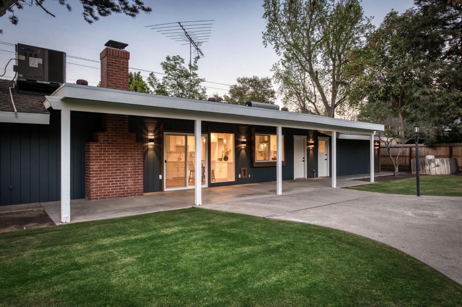 2511 W Barstow Ave, Fresno, CA 93711