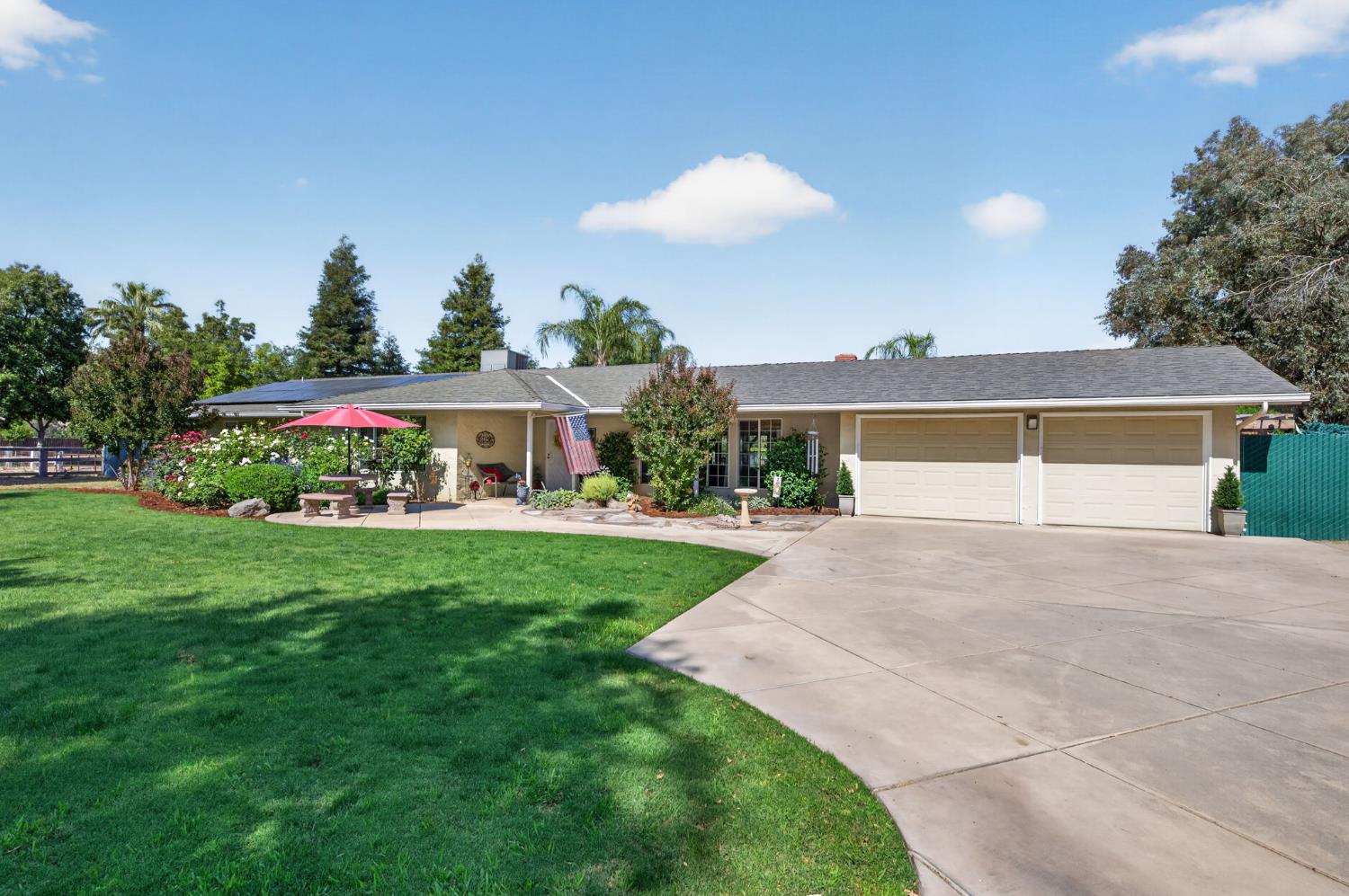 9198 N Fowler Ave, Clovis, CA 93619
