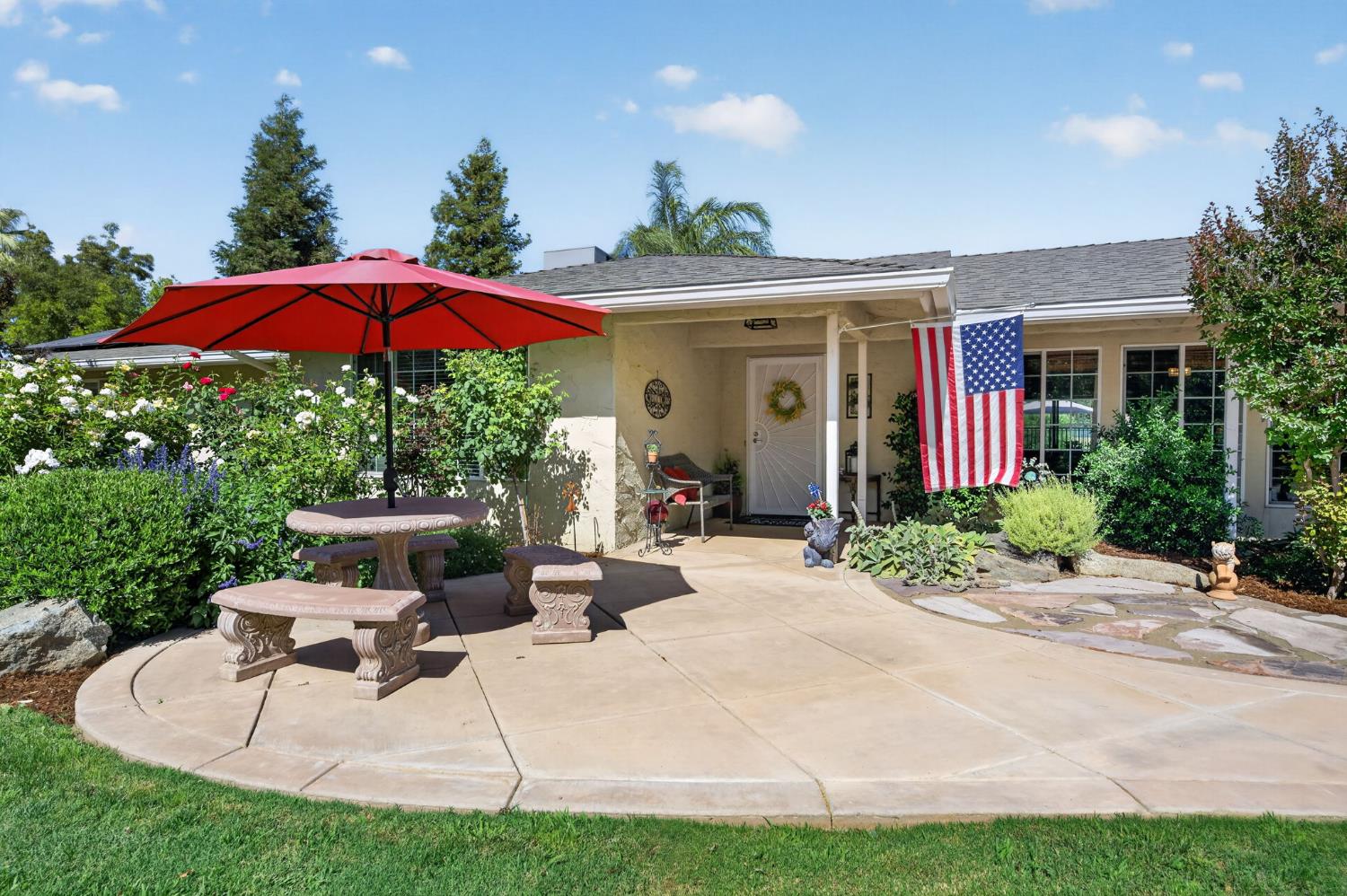 9198 N Fowler Ave, Clovis, CA 93619