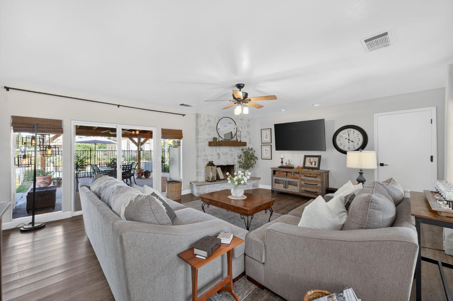 9198 N Fowler Ave, Clovis, CA 93619