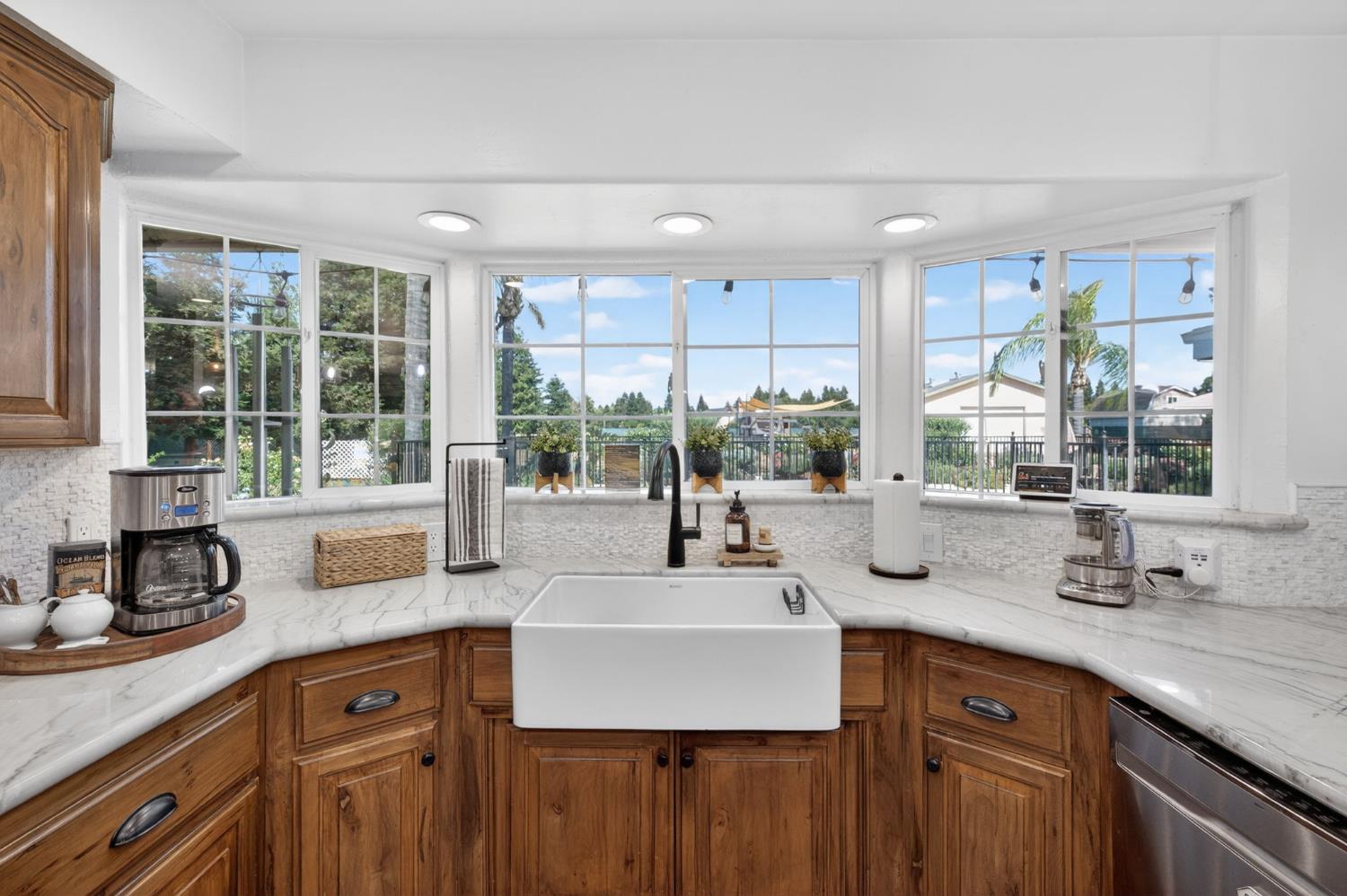 9198 N Fowler Ave, Clovis, CA 93619