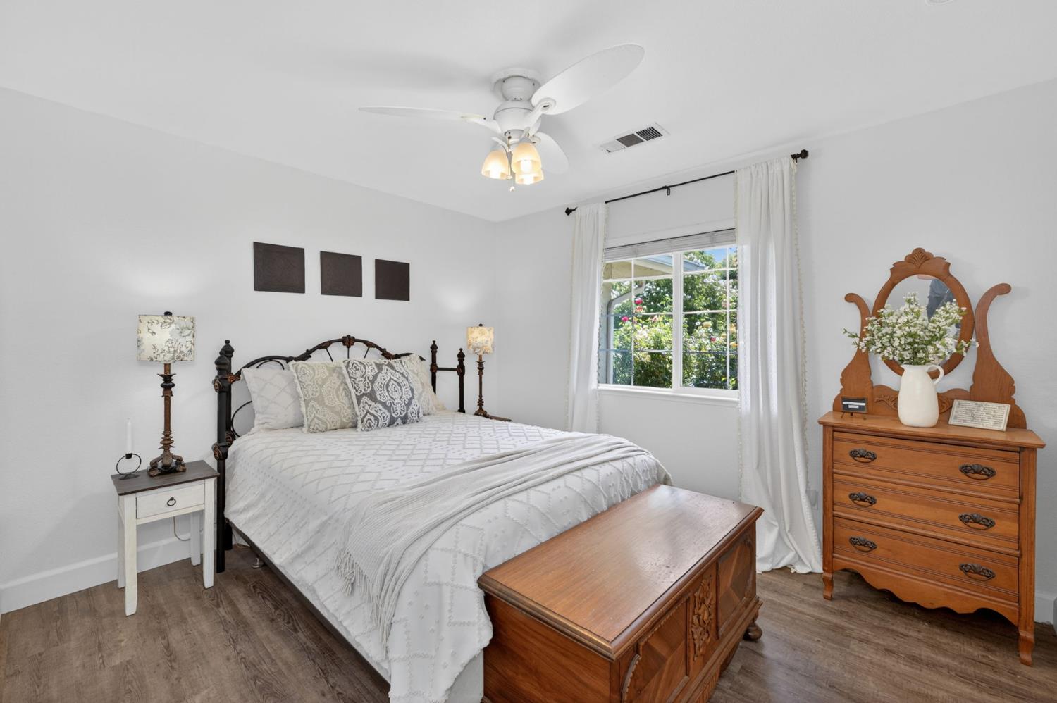 9198 N Fowler Ave, Clovis, CA 93619