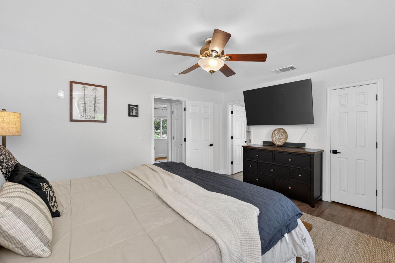 9198 N Fowler Ave, Clovis, CA 93619