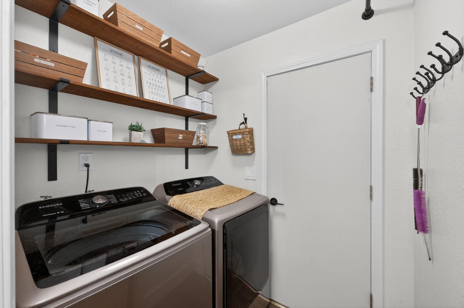 9198 N Fowler Ave, Clovis, CA 93619
