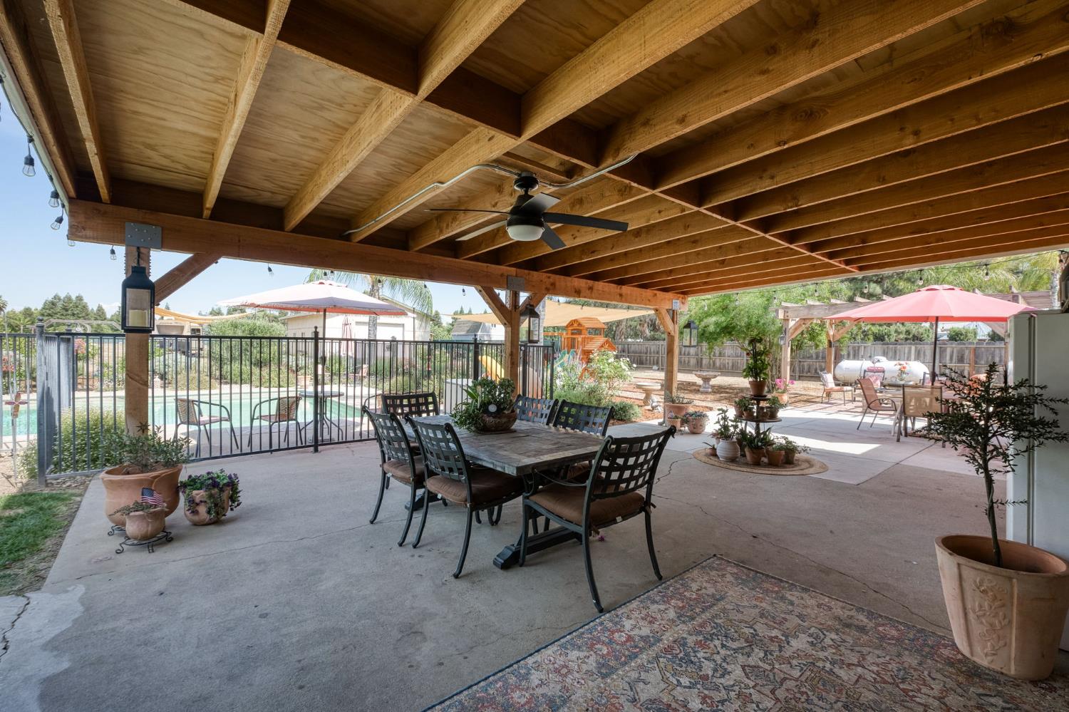 9198 N Fowler Ave, Clovis, CA 93619