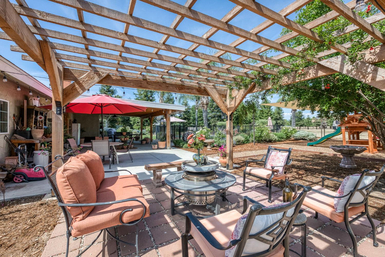 9198 N Fowler Ave, Clovis, CA 93619