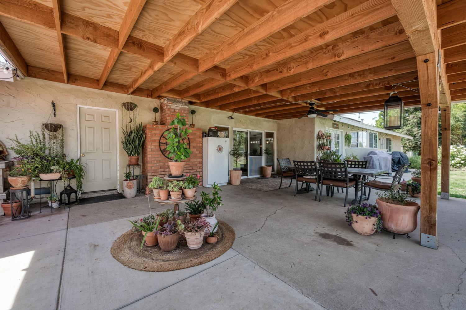 9198 N Fowler Ave, Clovis, CA 93619