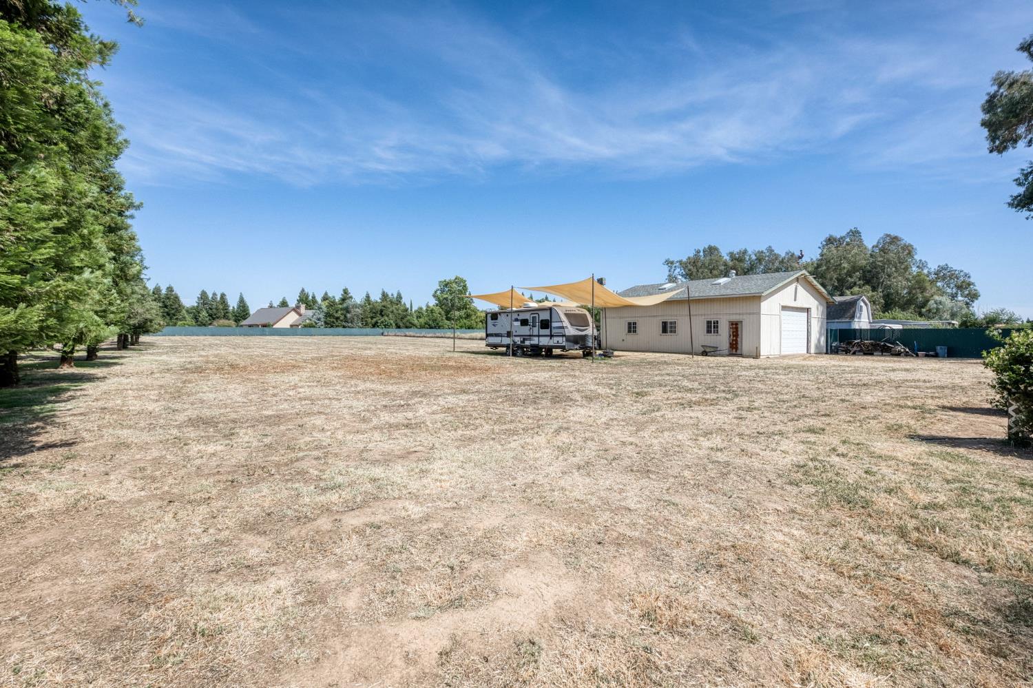 9198 N Fowler Ave, Clovis, CA 93619