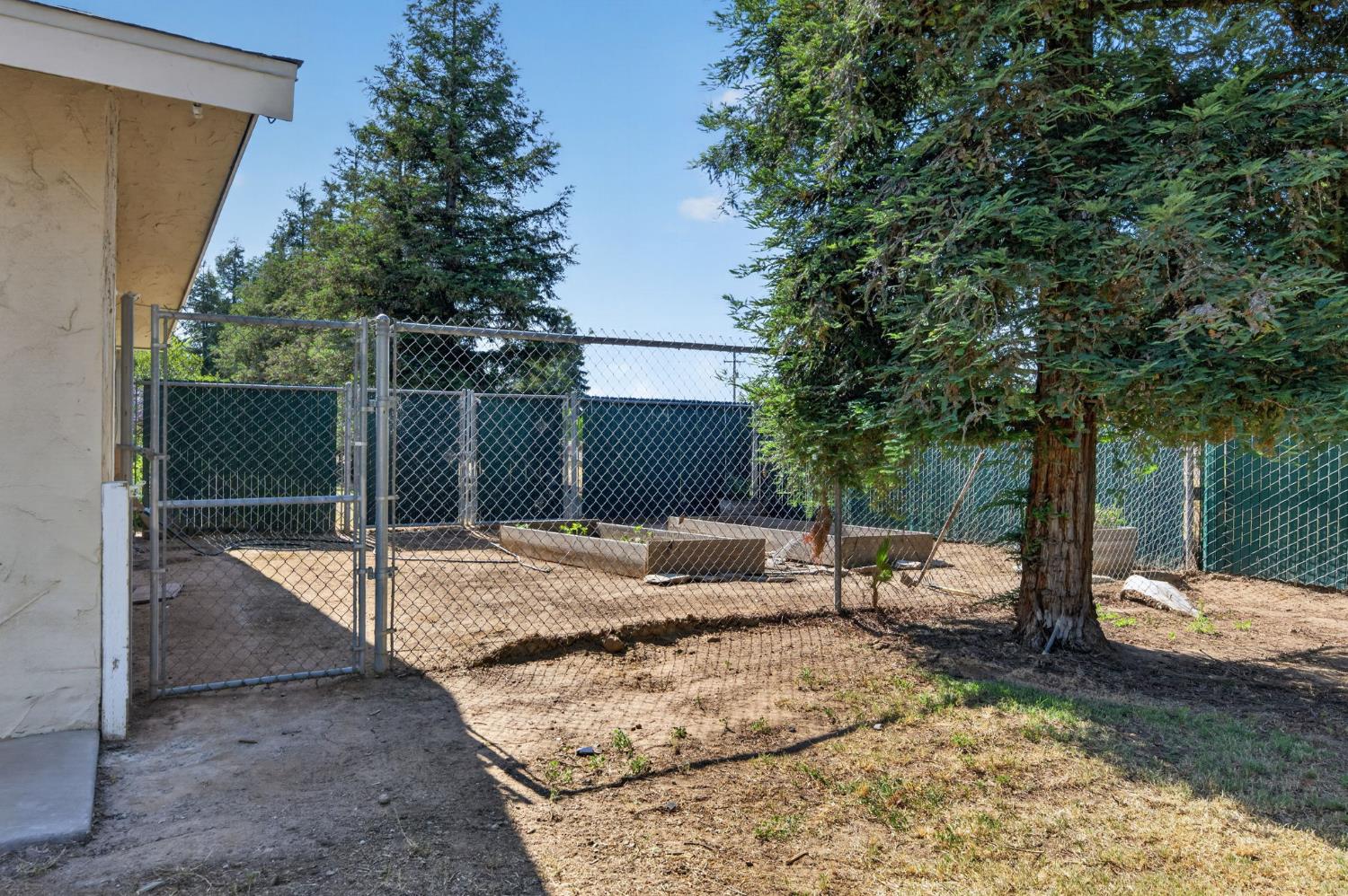 9198 N Fowler Ave, Clovis, CA 93619