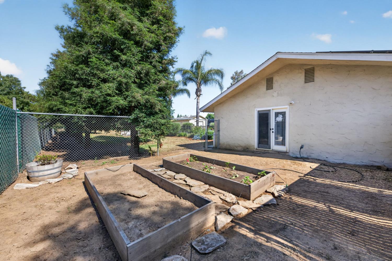 9198 N Fowler Ave, Clovis, CA 93619