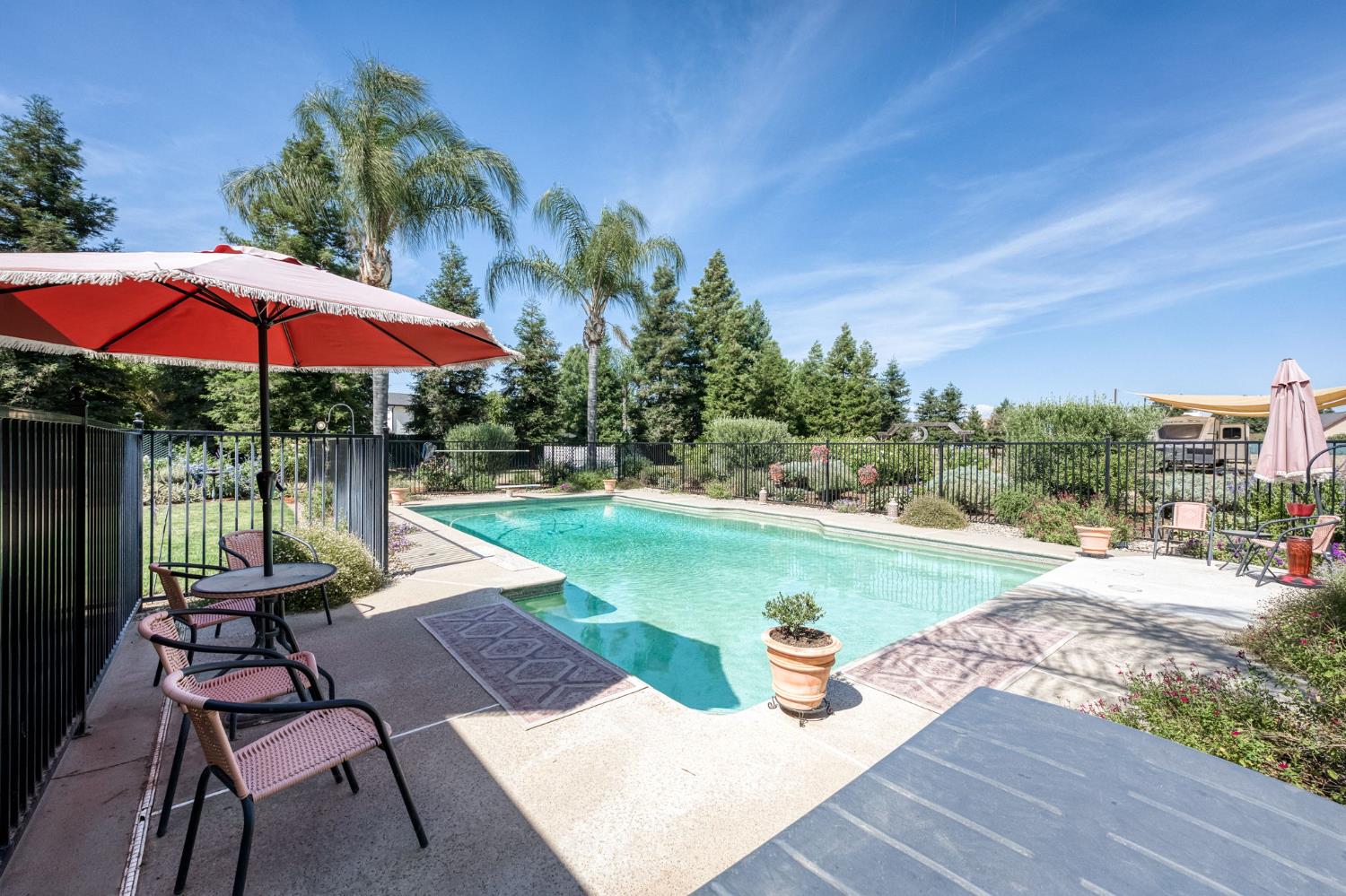 9198 N Fowler Ave, Clovis, CA 93619