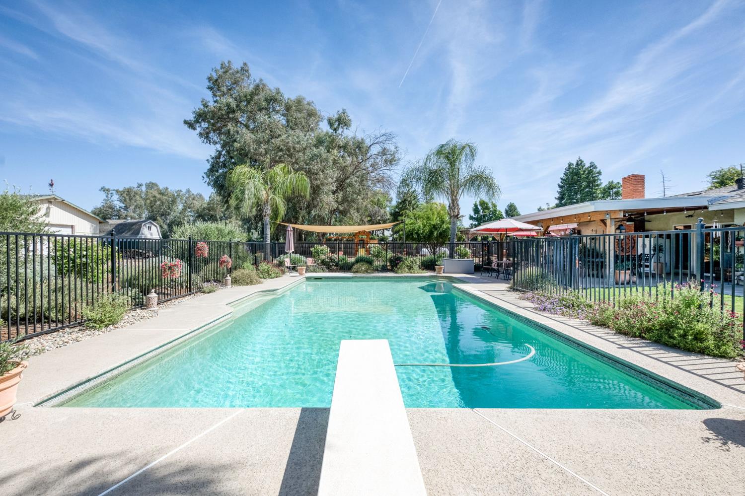9198 N Fowler Ave, Clovis, CA 93619
