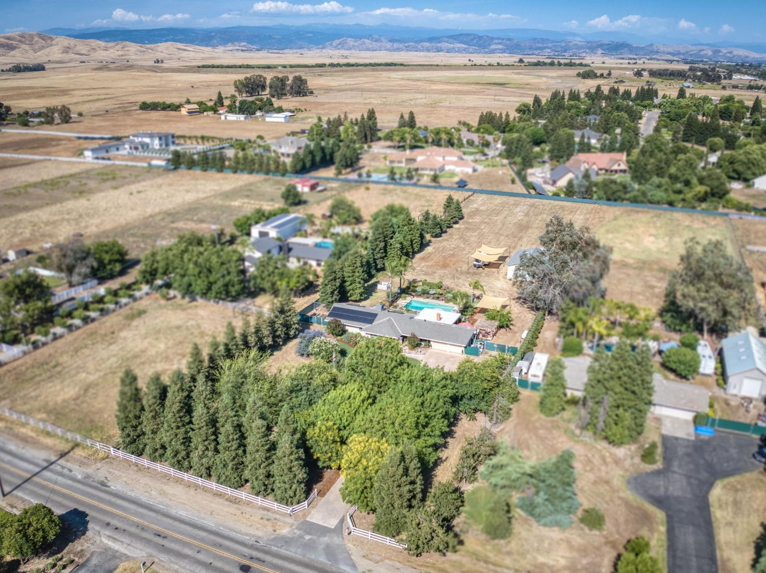 9198 N Fowler Ave, Clovis, CA 93619