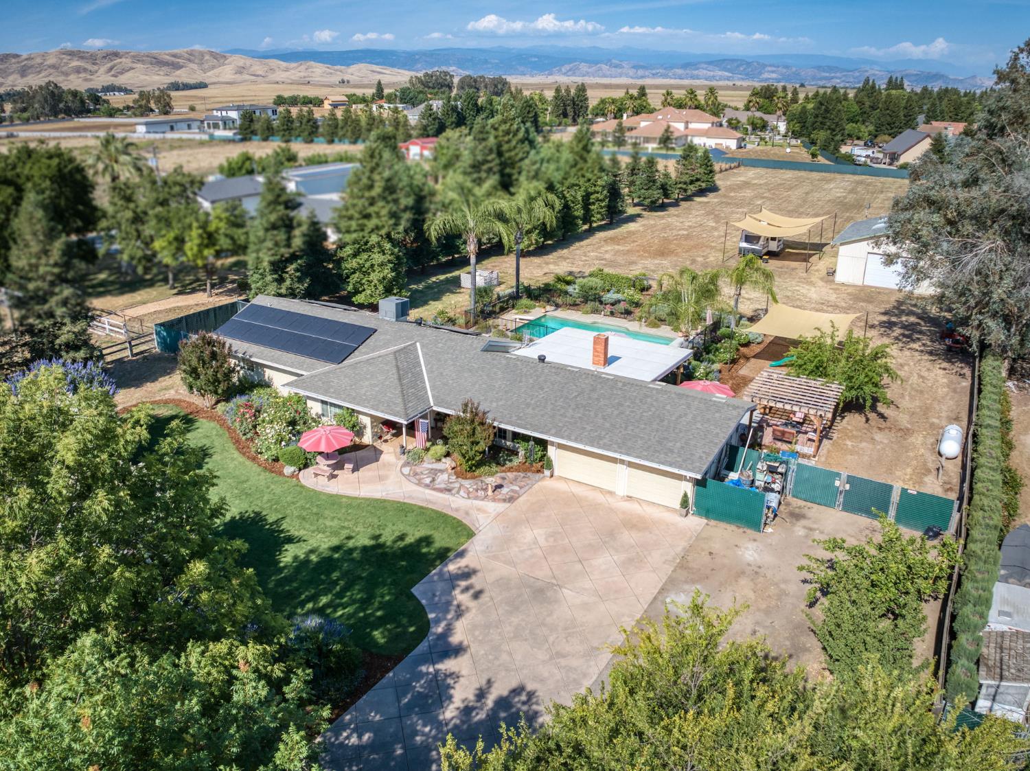 9198 N Fowler Ave, Clovis, CA 93619