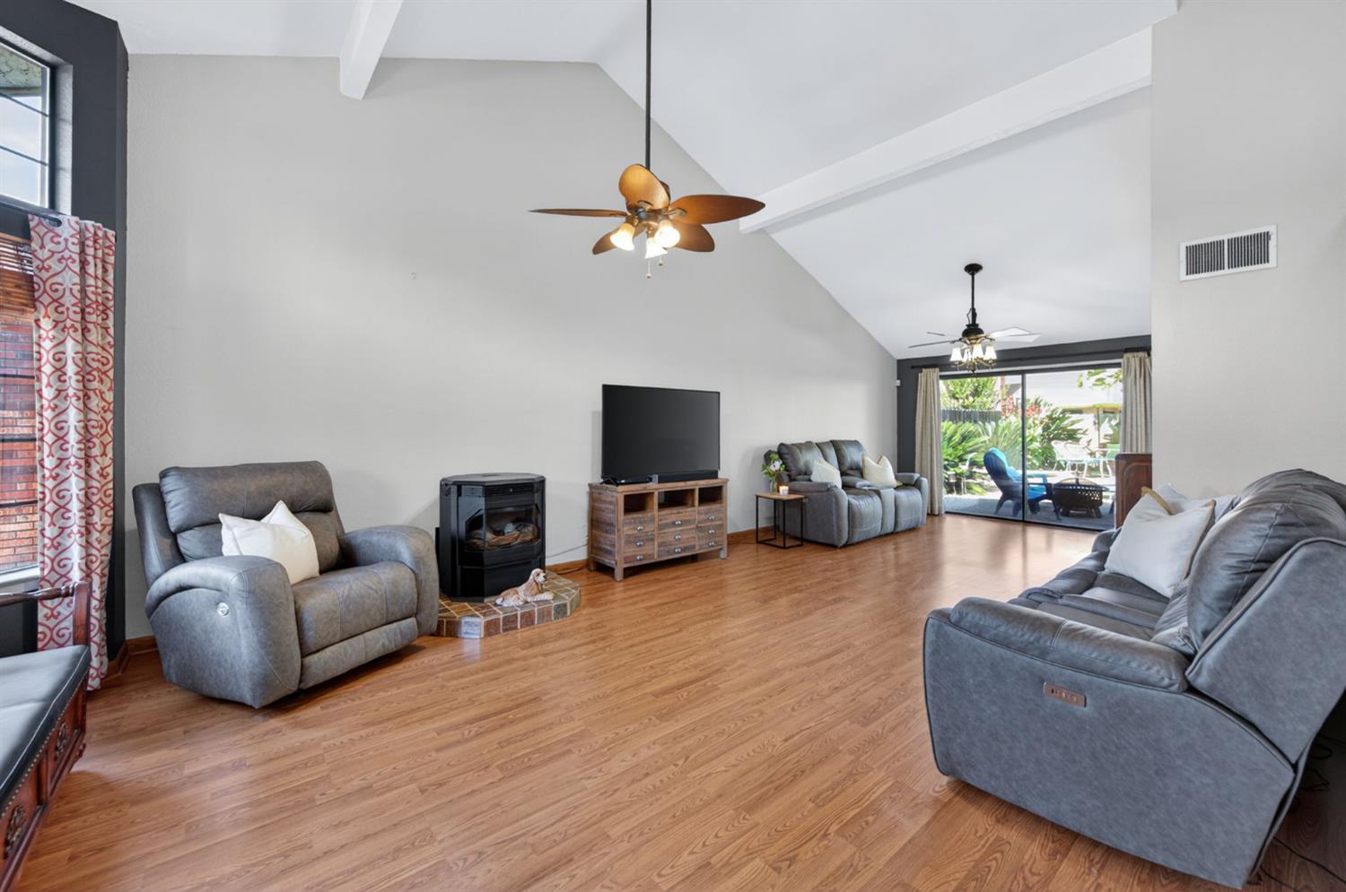 6477 N Hanover Ave, Fresno, CA 93722