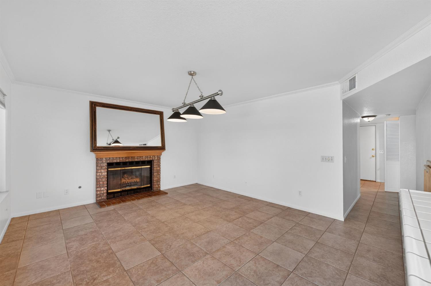 6477 N Hanover Ave, Fresno, CA 93722