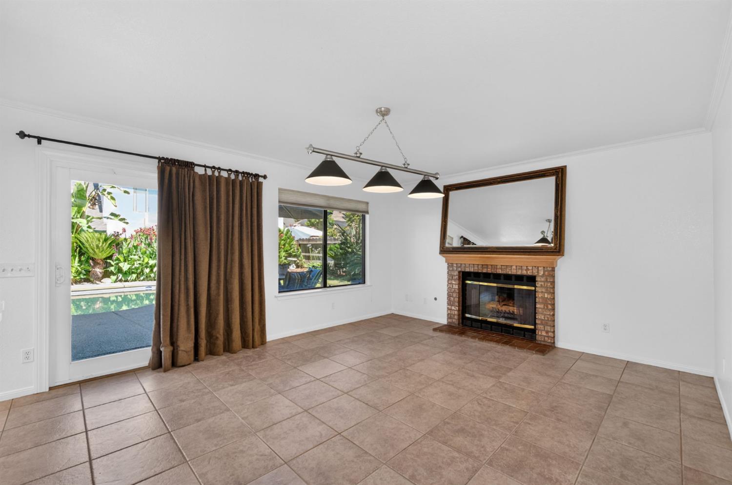 6477 N Hanover Ave, Fresno, CA 93722