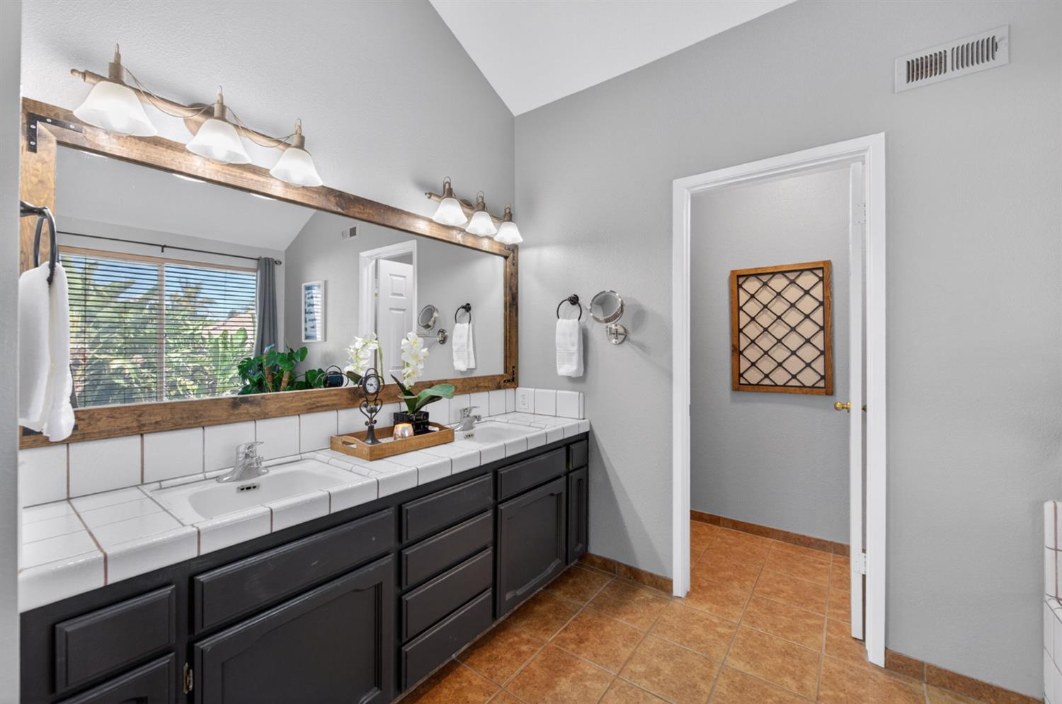 6477 N Hanover Ave, Fresno, CA 93722