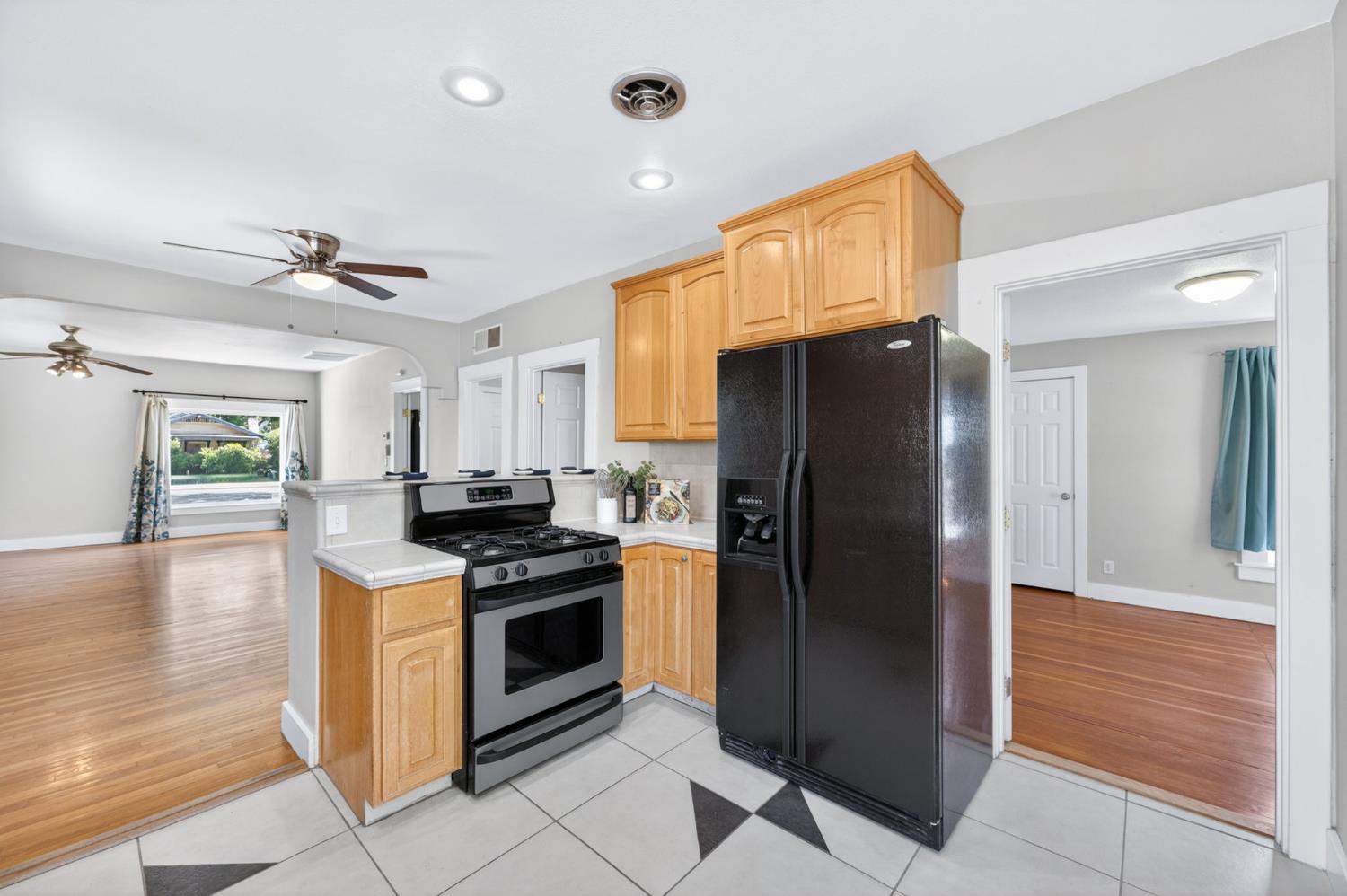 659 E Harvard Ave, Fresno, CA 93704